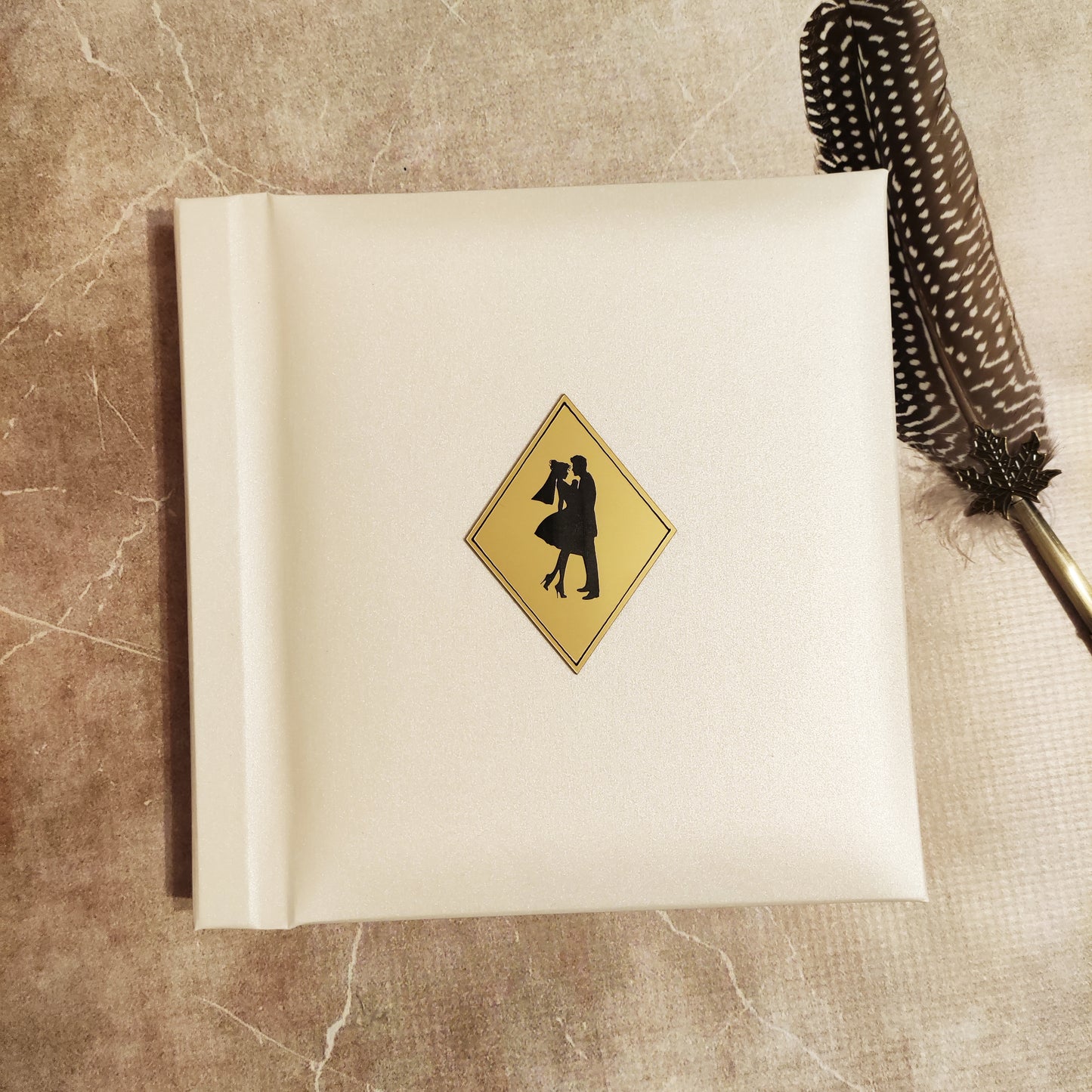 Palinkėjimų knyga "Perlo balta"