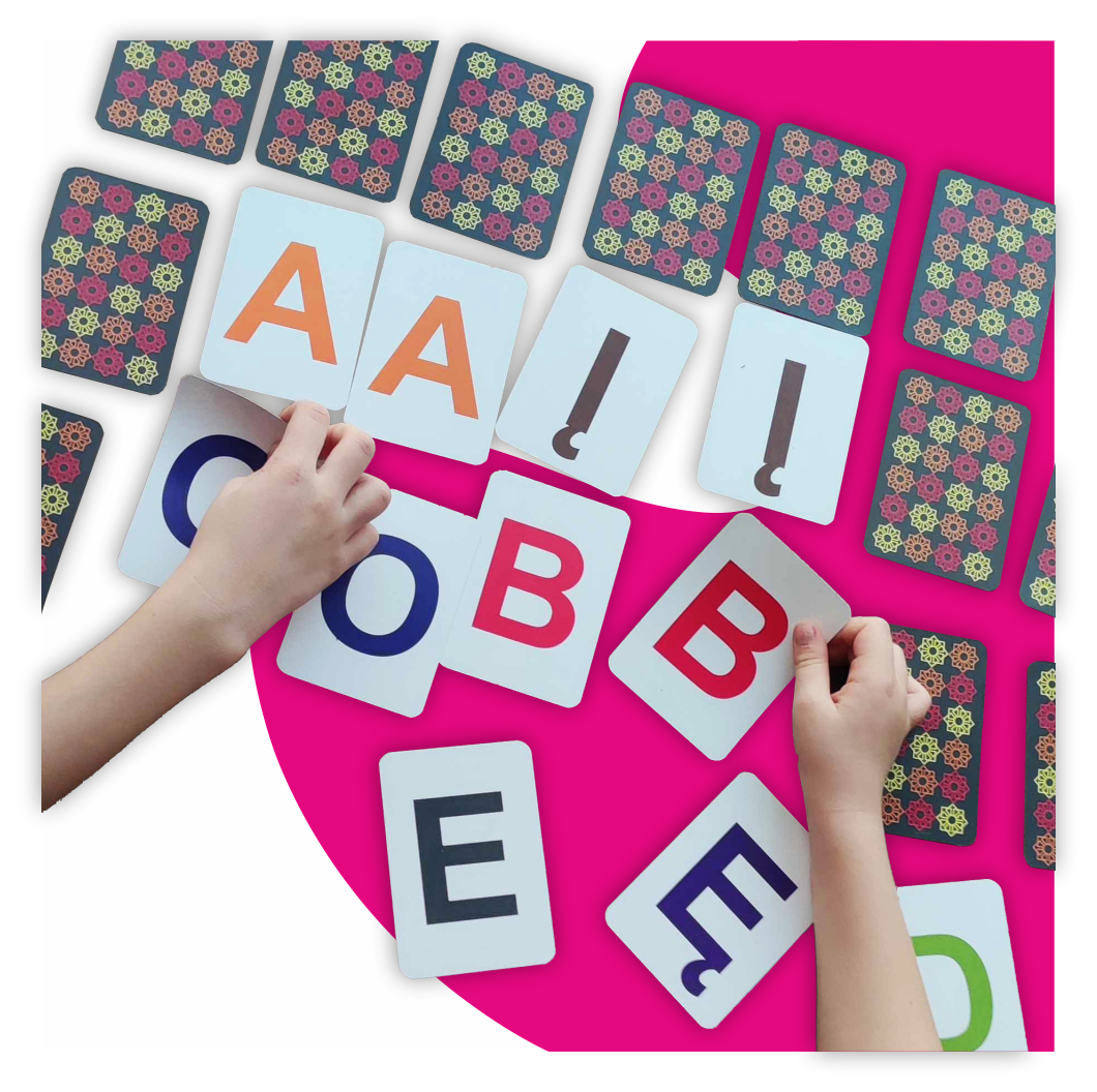 Kortelių žaidimas "Surask raidžių porą"