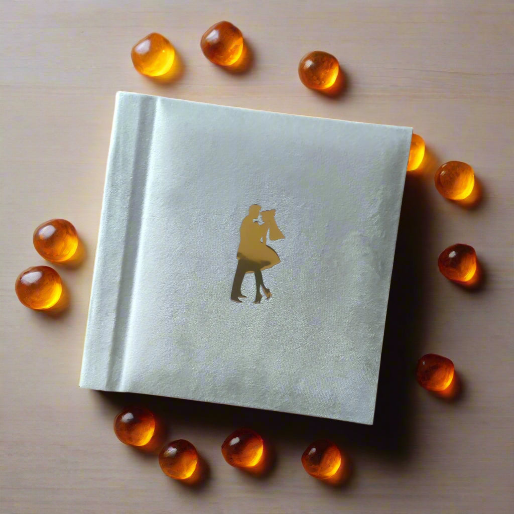 Palinkėjimų knyga "Veliūrinė cappuccino"